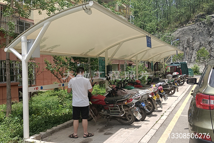 2023年7月26日，貴州關(guān)嶺花江小區(qū)電瓶車充電車棚順利竣工