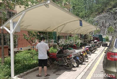 貴州關(guān)嶺花江小區(qū)電瓶車(chē)充電車(chē)棚順利竣工