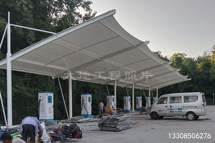 20220828_關(guān)嶺電商產(chǎn)業(yè)園車棚竣工_6x4_s.jpg 20220828_關(guān)嶺電商產(chǎn)業(yè)園車棚竣工_6x4_s.jpg